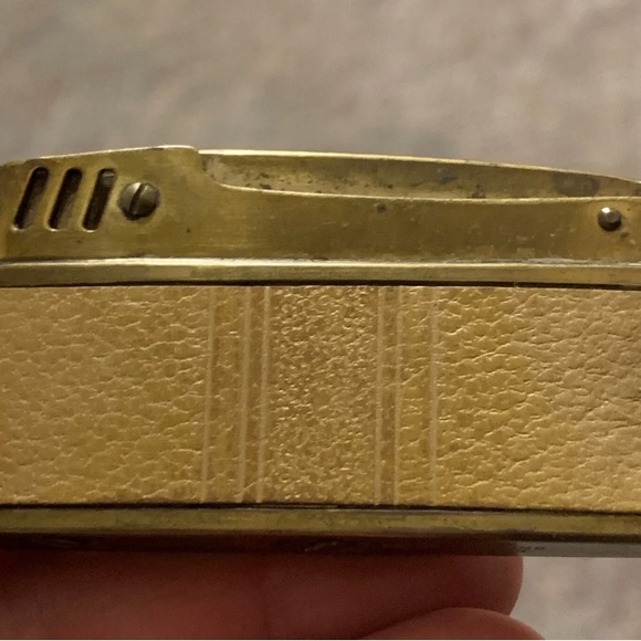 Vintage Pereline Collector’s Gold Tone Cigarette Lighter - Picture 5 of 5
